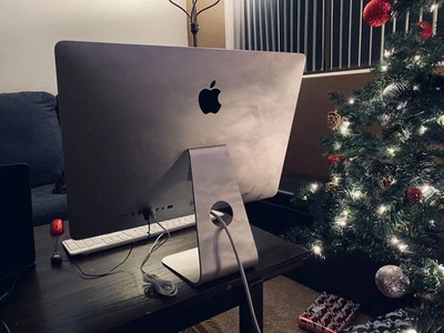 Late 2015 Apple iMac 21.5" Intel Core i5, 2.8GHz 8GB RAM 1TB HDD - Image 1 of 4