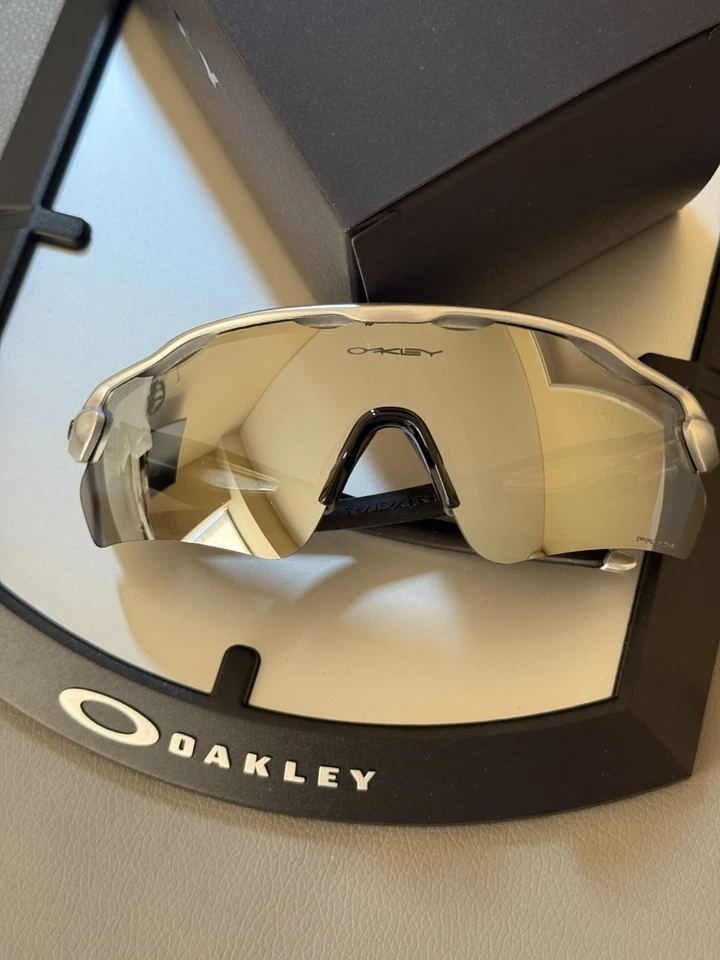 NUEVO Gafas de sol Oakley OO9208 EV Radar Path marco plateado/espejo Prizm Foto 1 de 4