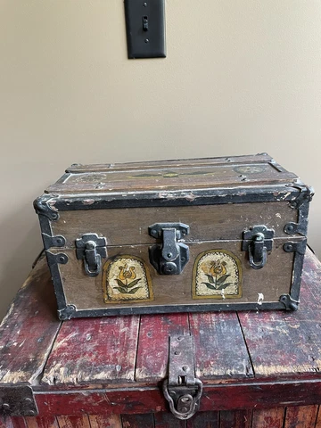 Wooden Painted Early American Trunk 8” x8”x14" Cover