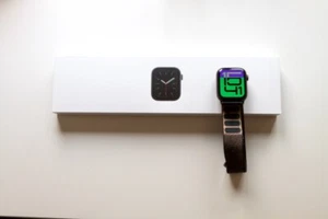 Apple Watch Series 6 44mm GPS Grey + Black Sport Loop - Some Scratches & wear - Zdjęcie 1 z 14
