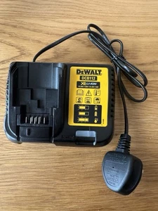 Genuine Dewalt DCB112 Multi Voltage 10.8v 14.4v 18v XR Li Ion Battery Charger - Picture 1 of 1