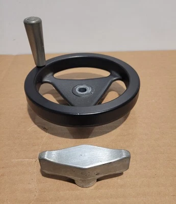 Delta 10” Contractor Tablesaw Handwheel And Lock Knob - Image 1 of 3