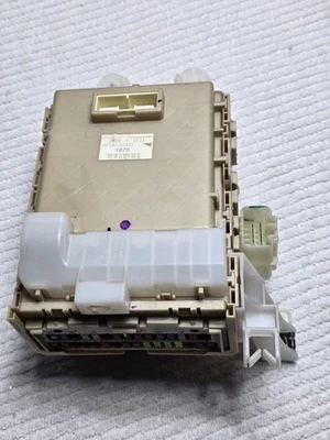 Bloque de relé de caja de fusibles de cabina Scion XB 2012 Toyota 82730-12411 OEM Foto 1 de 4