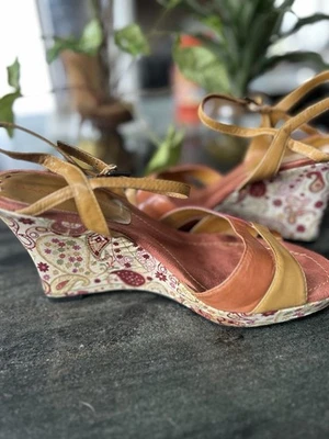 Zapatos Bandolino Para Mujer Talla 7 1/2 M Cuero Cordones Tacón de Cuña Tan Lindos Foto 1 de 4