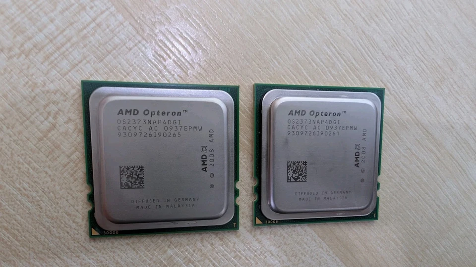 2 x AMD Opteron 2373 EE quad core LGA1207 / socket Fr5 CPUs OS2373NAP4DGI CACYC - Image 1 of 4