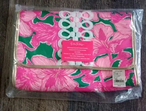 Lilly Pulitzer Envelope Pouch Kelly Green Hibiscus Kiss NWT In Pouch - Picture 1 of 13