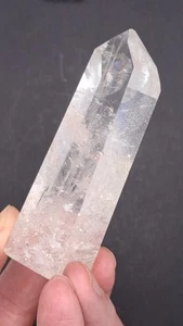 geschliffene Spitze Bergkristall mit Phantomen, 92g,  10/10 - Bild 1 von 15