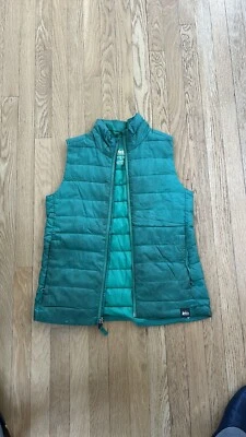 REI 绿色蓬松背心轻便 M 码 (10-12 儿童) — 第 1/4 张图片