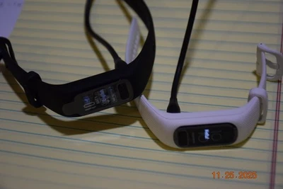 2 — трекер активности Garmin Vívosmart 5 — 1 черный, 1 белый - Изображение 1 из 4