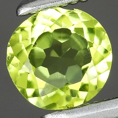 0.46ct t.w 5x4.8mm Round Natural Green Peridot Gemstone, Myanmar - Image 1 of 4
