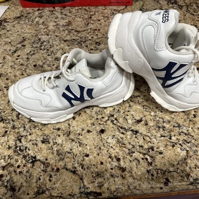 女式 8MLB Big Ball Chunky A 纽约洋基队时尚运动鞋白色 — 第 1/4 张图片