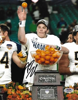 RILEY LEONARD signed (NOTRE DAME FIGHTING IRISH) 8x10 photo w/ COA PSA DNA PROOF - Image 1 of 2