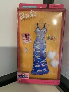 Barbie Fashion Avenue Toys R Us Collection Blue Flower Dress 2001 Mattel #27430 - Picture 1 of 2