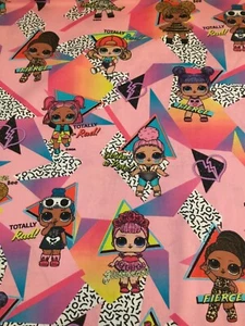 Robert Kaufman absolut fantastisch LOL Surprise Puppe Baumwollstoff auf rosa 1/2 Yard - Bild 1 von 5