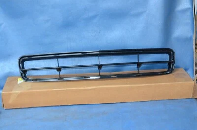 Nuevo de Lote Antiguo Chevrolet Malibu 2008-2012 Centro Inferior Parachoques Parrilla Inserto GM 15823704 OEM Foto 1 de 4