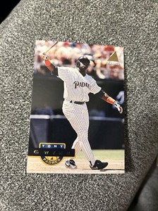 1994 Pinnacle San Diego Padres Baseball Card #4 Tony Gwynn (y)