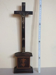 Altes Standkreuz für Herrgottswinkel + Hausaltar - mit Einlegearbeit am Sockel - Bild 1 von 7