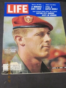 $Life Magazine 1966 April 8 Captain Pete Dawkins Vietnamese Battalion Advisor - Foto 1 di 2