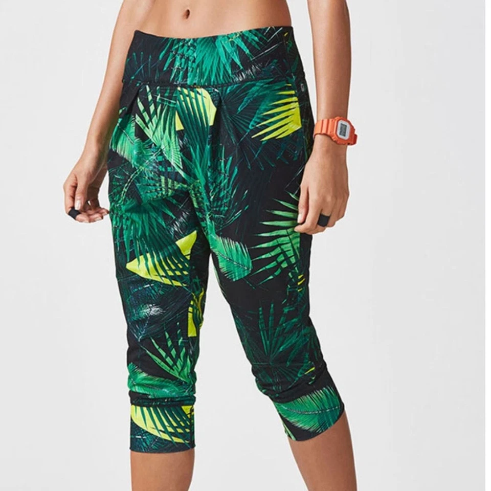 Fabletics Yogi Capri Verde Tropical Selva Estampado Yoga Leggings Talla M DEFECTUOSOS Foto 1 de 4