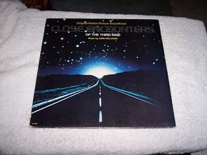 LP--CLOSE ENCOUNTERS OF THE THIRD KIND SOUNDTRACK **NM VINYL* 45 included - Picture 1 of 10