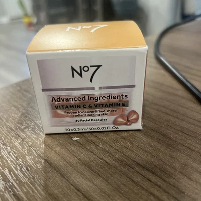  Nº7 Ingredientes Avanzados Vitamina C y Vitamina E Cápsulas 30 Cápsulas Faciales Foto 1 de 4