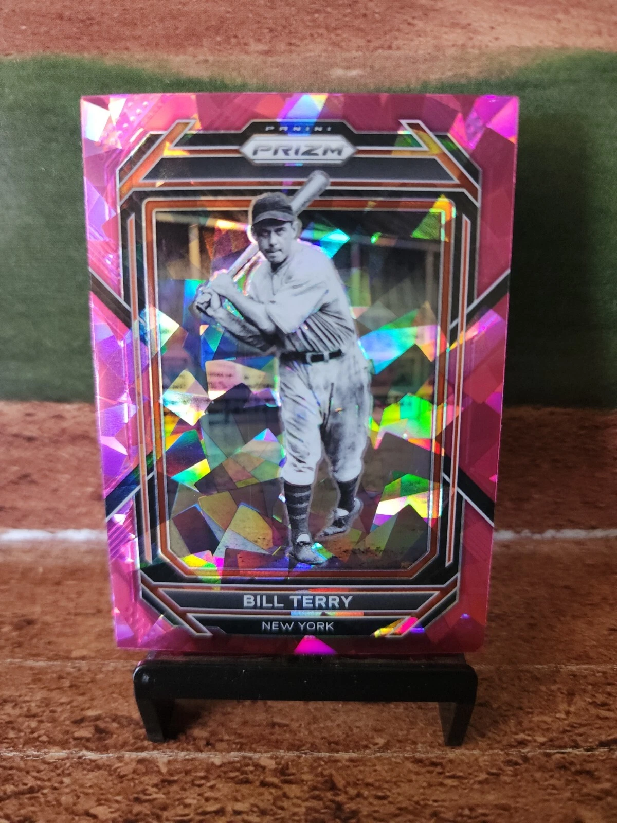 2023 Panini Prizm Pink Cracked Ice Bill Terry New York Giants #185