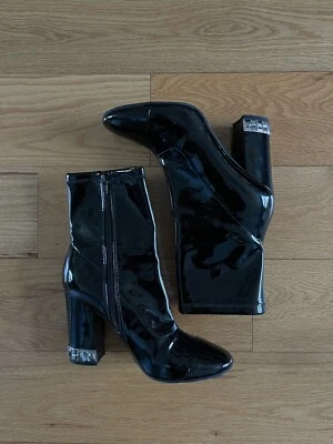 Guess Botines/Botas de Cuero Brillante Imitación con Tachuelas Plateadas W8.5 Foto 1 de 4