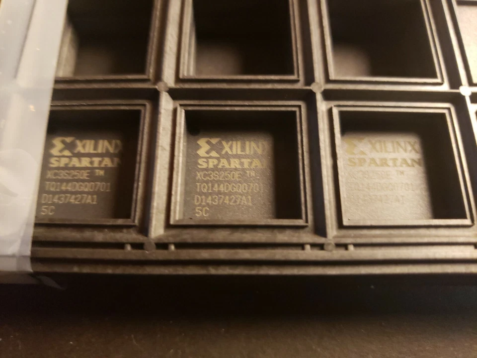 Xylinx XC3S250E-5TQ144C SPARTAN-3E 250K NUEVO Foto 1 de 2