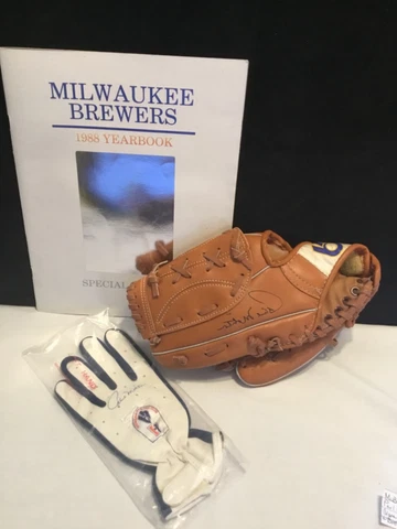 MLB Milwaukee Brewers Paul Molitor Batting Glove Fielders Glove & Yearbook(UU10) Cover