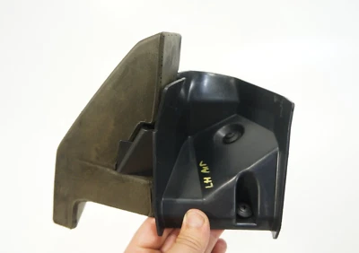 Defletor de para-choque dianteiro esquerdo 12-2015 Jaguar XK XKR X150 8W83-8110-AA FABRICANTE DE EQUIPAMENTO ORIGINAL - Imagem 1 de 4