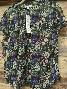 Blusa para mujer Amour Vert talla grande. Diseño floral. Botón de llave frontal transparente - Imagen 1 de 5