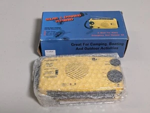 Solar Emergency Hand Crank Dynamo AM/FM/WB/NOAA Radio Outdoor NEW - Picture 1 of 2