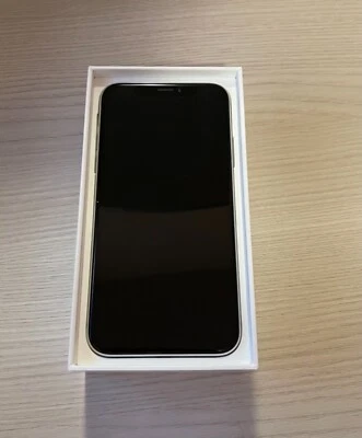 Apple iPhone X - 64GB - Argento. Usato 2 anni nessun segno e nessun graffio - Immagine 1 di 4