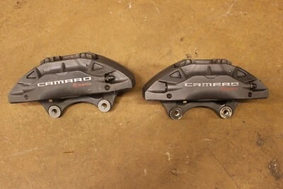 Оригинальный комплект передних тормозных суппортов Brembo для Chevrolet Camaro 2016-2021 годов выпуска - Изображение 1 из 4