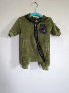 Volcom Baby Größe 0-3 Monate weicher dunkelgrüner Einteiler mit Kapuze 100 % Polyester - Bild 1 von 5