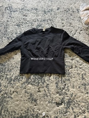 Top de mujer negro mezcla de polietileno manga larga corto ropa deportiva talla mediana Foto 1 de 4