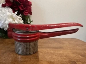 Vintage Red Metal Potato Ricer – Handy Things Juicer Vegetable Masher Press USA - Picture 1 of 6