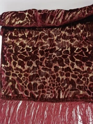 Hermoso chal para mujer International Concepts borgoña y dorado metálico Foto 1 de 4