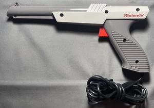 OEM Original Nintendo NES Zapper Duck Hunt Gun NES-005 Light Gun 1985 Grey VGC - Picture 1 of 4