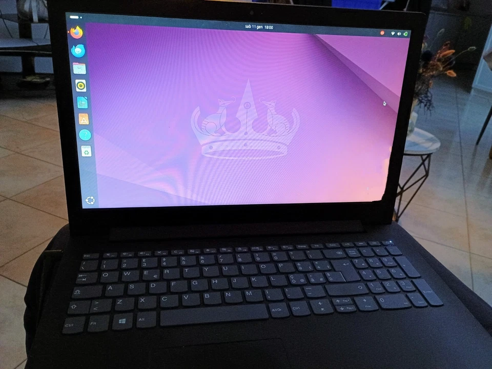 Lenovo V145-15AST A4-9125 15,6" (4GB, AMD A4 Dual Core, 256GB) Notebook -... - Immagine 1 di 1