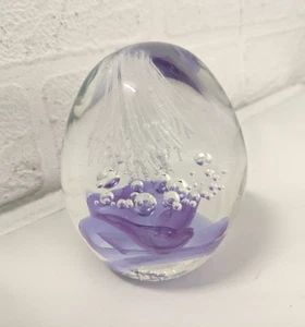 Glas Briefbeschwerer lila & weiß Muster Art Deco Glas 10 cm oval Paperweight - Bild 1 von 7