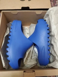 Yeezy Slides Azure - Picture 1 of 5