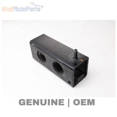 2017-2023 LAND ROVER DISCOVERY - LEFT Radiator Bracket / CORE Support (Lower) - Image 1 of 4