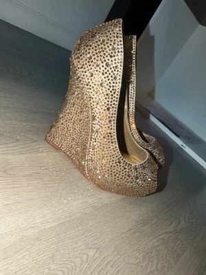 Salto de strass Benjamin Adams London - Imagem 1 de 4