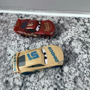 Carrera First Disney Pixar Cars Illuminazione McQueen Dinoco Cruz Slot Cars - Foto 1 di 4