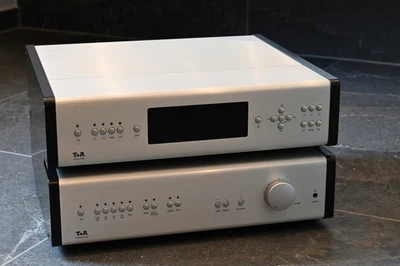 T+A E-Serie Vollverstärker Power Plant und CD Player, Fernb., in-akustik Kabel - Bild 1 von 4