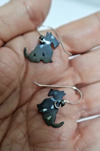 New Holly Yashi Scottie Dog Earrings Steel Blue Niobium Sterling Silver Ear Wire - Imagen 1 de 7