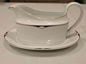 Mikasa - L5587- Aegean Gravy Boat With Underplate. Preowned. - Picture 1 of 6