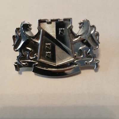 Emblema Ford Crown Victoria – Parte #12220 / 3551132B / 3416662-G – Emblema de crista - Imagem 1 de 3