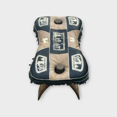 Taburete de montar vintage egipcio camel - cuero artesanal y latón Foto 1 de 4